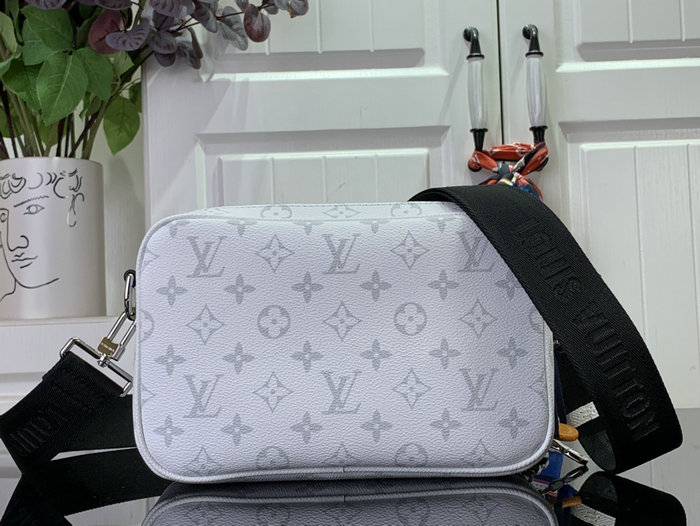 Louis Vuitton Alpha Messenger White M31016