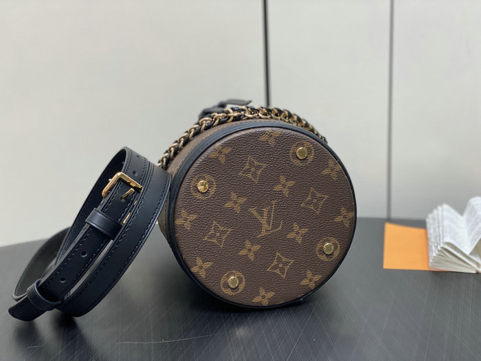 Louis Vuitton Canoe M83480