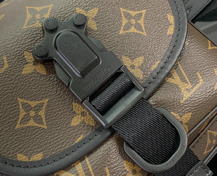 Louis Vuitton Quest Messenger M46973