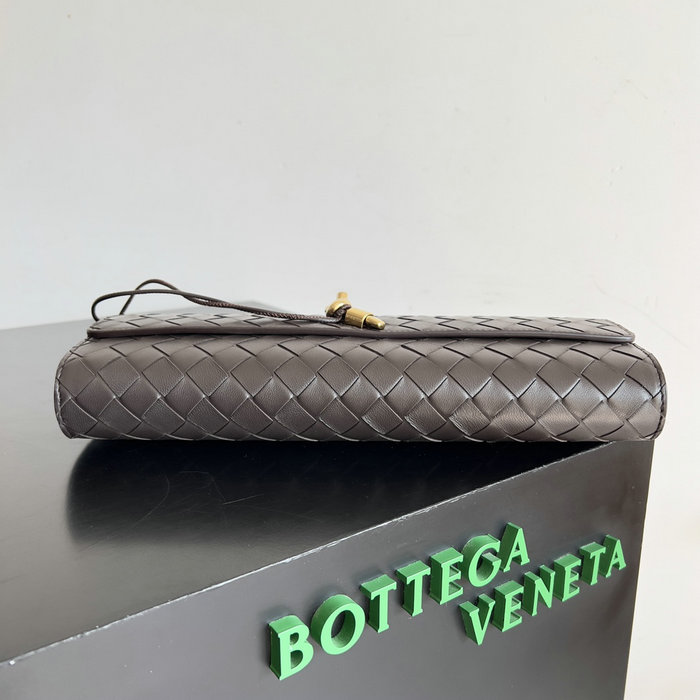 Bottega Veneta Long Clutch Andiamo 741511 coffee