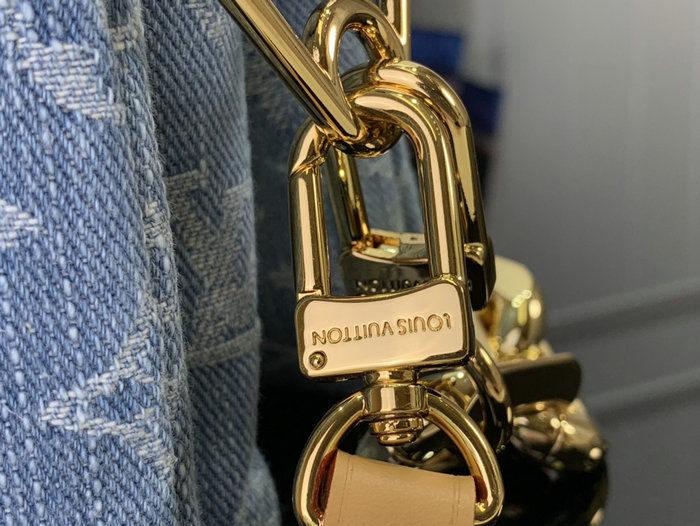 Louis Vuitton Coussin BB M11401