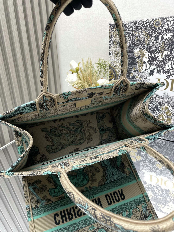 Medium Dior Tiger Book Tote M1286 Green