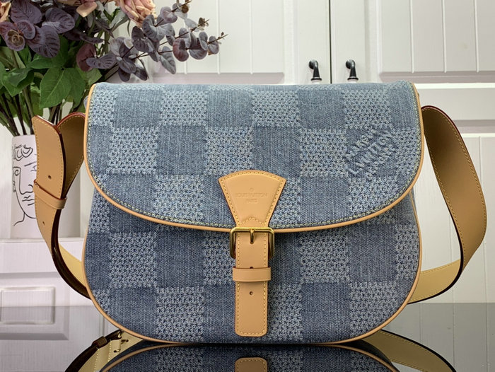 Louis Vuitton Montsouris Messenger MM N40743