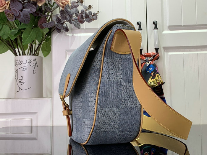 Louis Vuitton Montsouris Messenger MM N40743