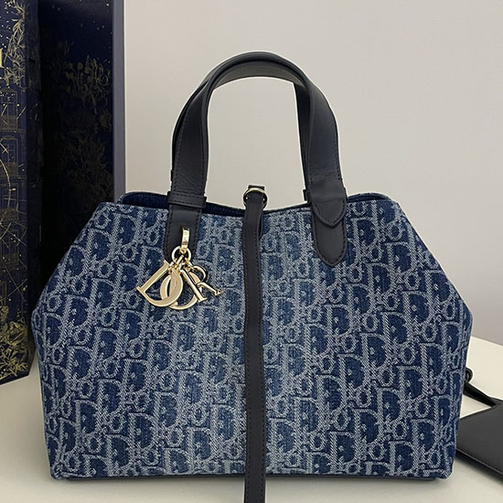 Medium Dior Toujours Bag M2821