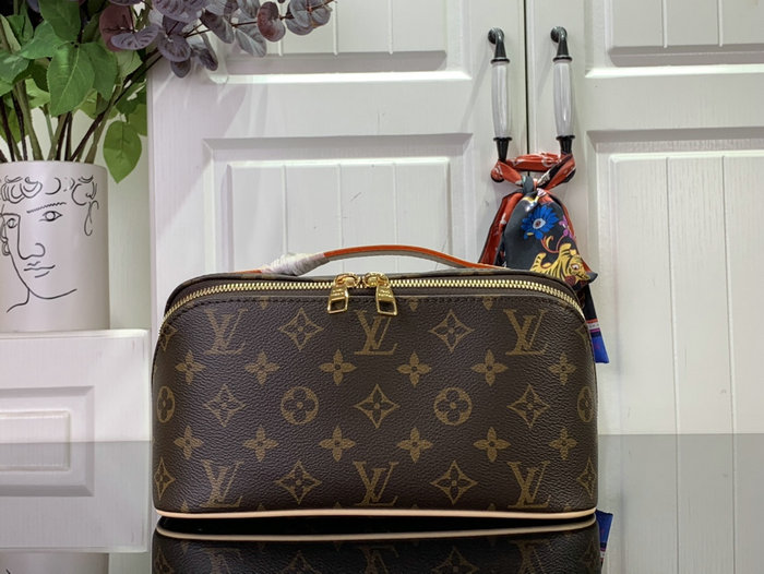 Louis Vuitton Toiletry Bag M11750