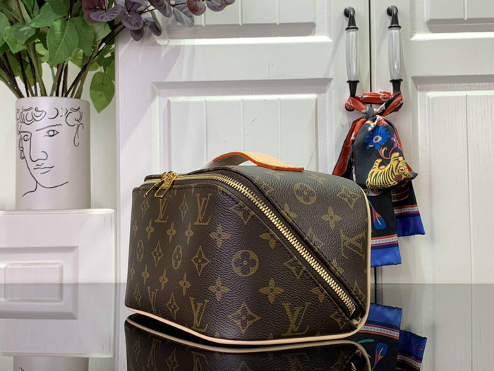 Louis Vuitton Toiletry Bag M11750