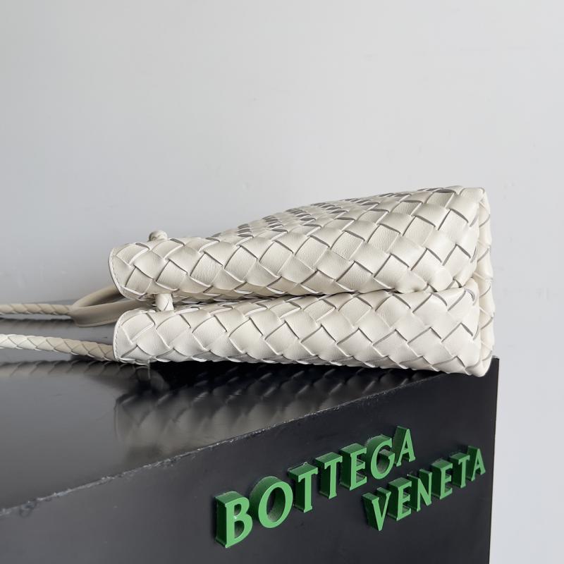 Bottega Veneta Medium Andiamo Tote Bag Sea Salt B743572