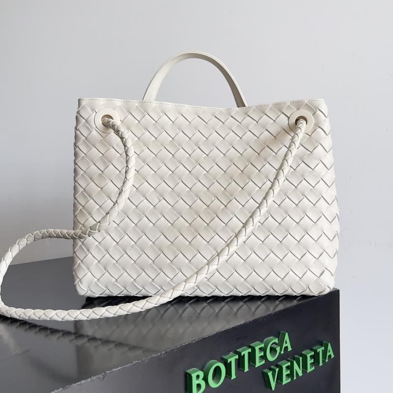 Bottega Veneta Medium Andiamo Tote Bag Sea Salt B743572