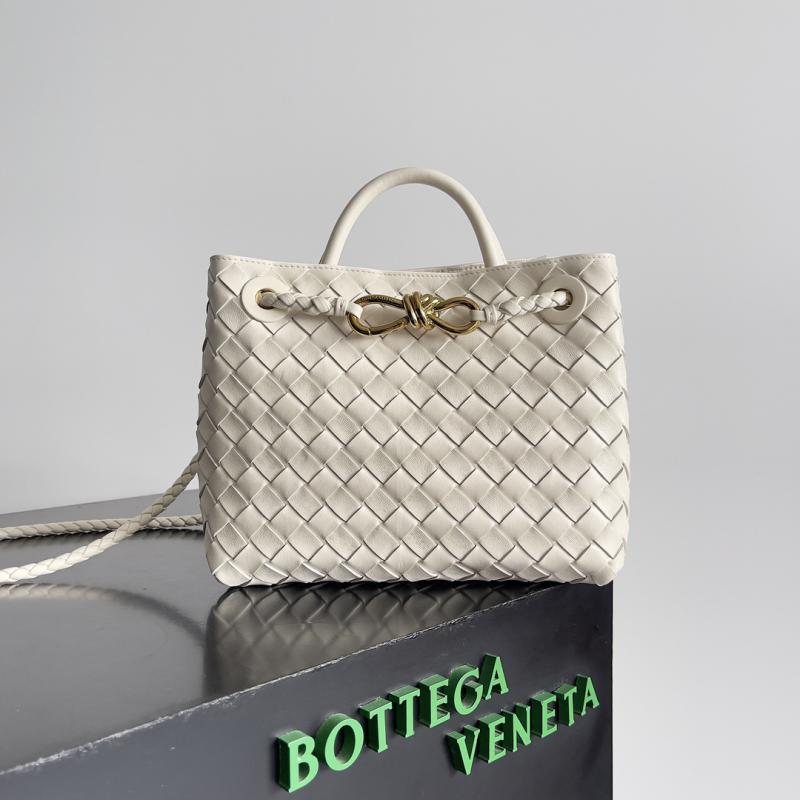 Bottega Veneta Small Andiamo Tote Bag B743568 Sea Salt