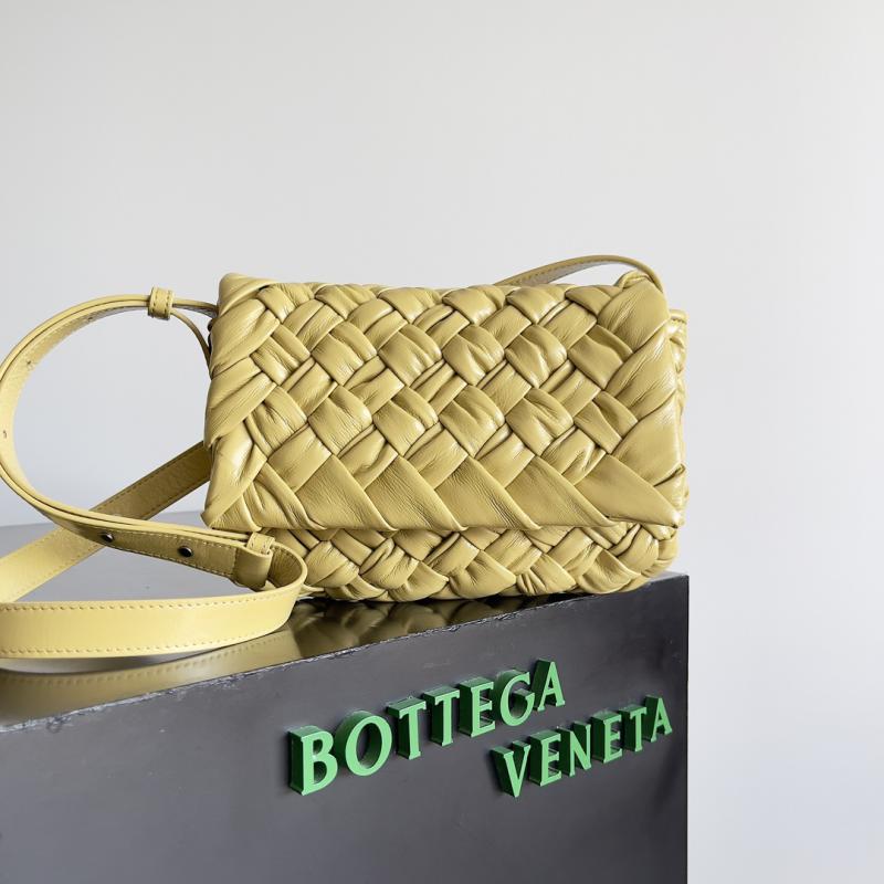 Bottega Veneta Small Rumple Messenger 787113 Straw