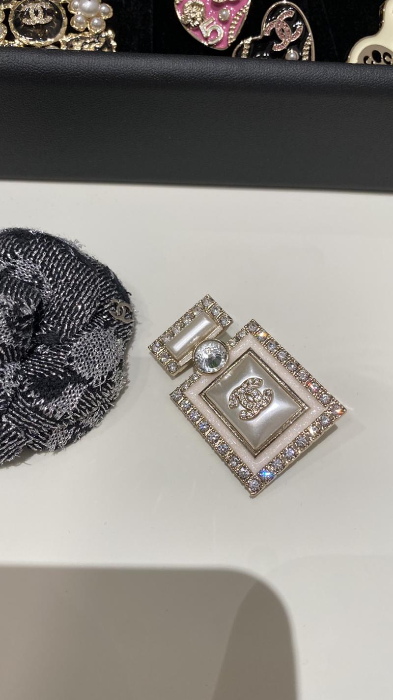 Chanel Brooch CB72804