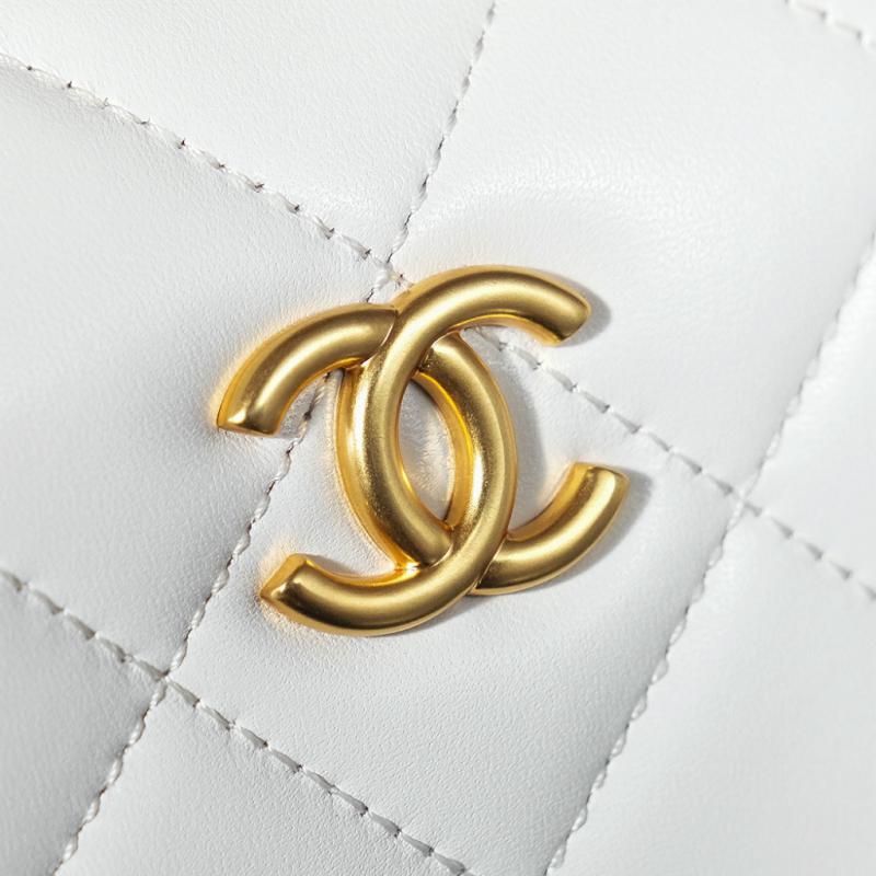 Chanel Lambskin Vanity Case With Chain White AS3066