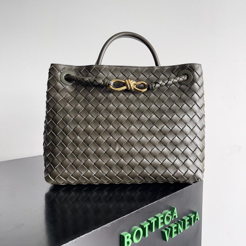 Bottega Veneta Medium Andiamo Tote Bag B743572 Kaki