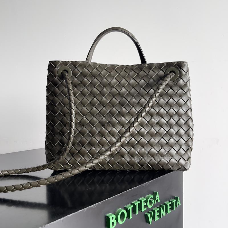 Bottega Veneta Medium Andiamo Tote Bag B743572 Kaki