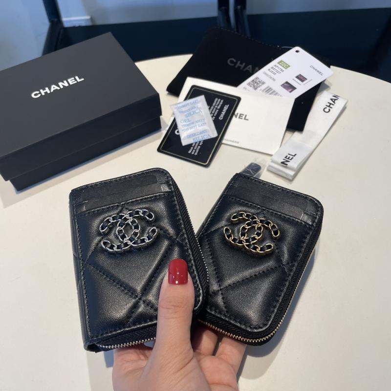 Chanel 19 Card Holder AP2701