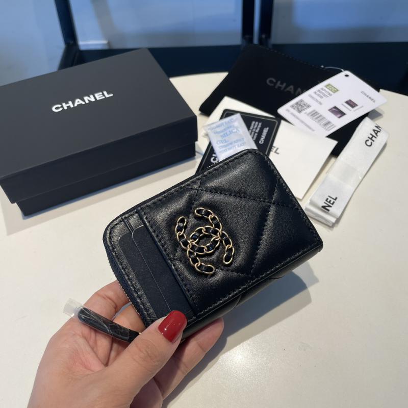 Chanel 19 Card Holder AP2701