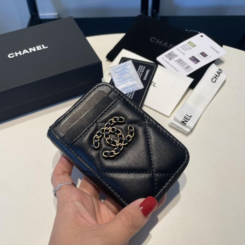 Chanel 19 Card Holder AP2701