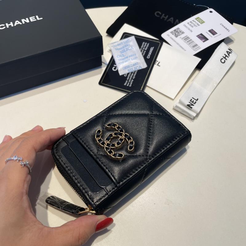 Chanel 19 Card Holder AP2701