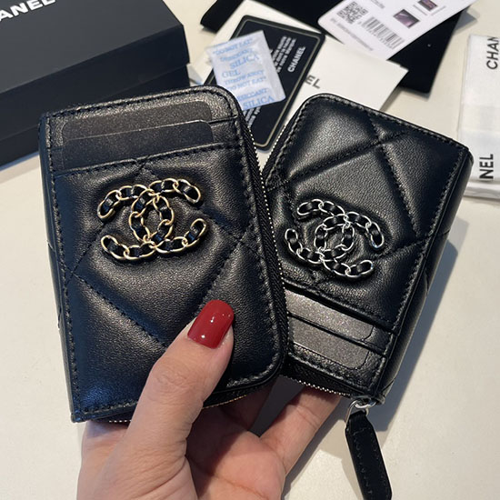 Chanel 19 Card Holder AP2701