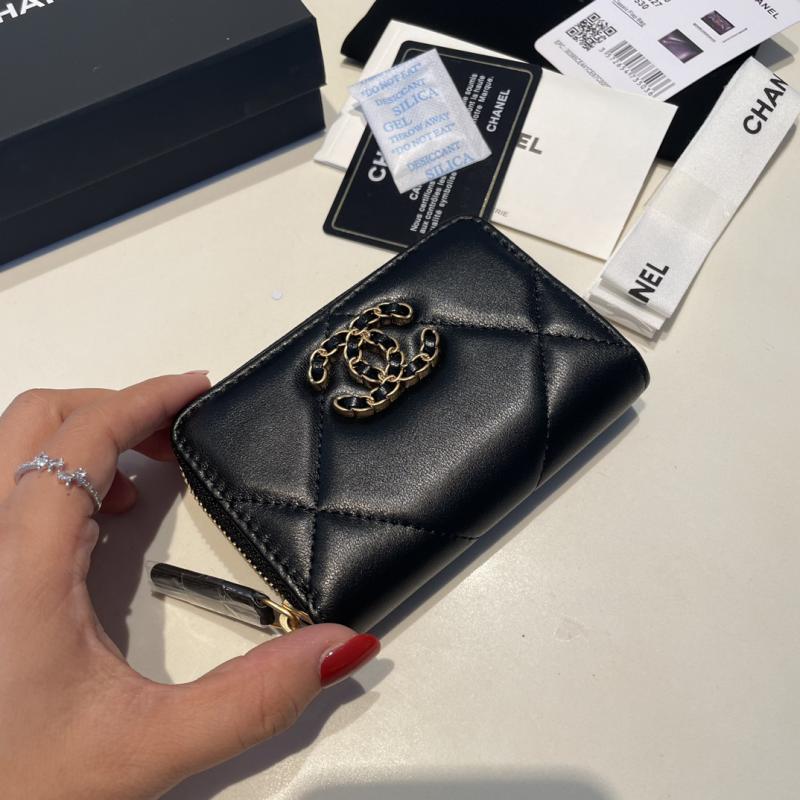 Chanel 19 Small Zipped Wallet AP0945