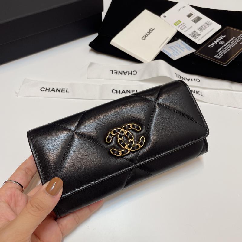 Chanel 19 Wallet AP0954