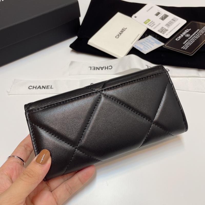 Chanel 19 Wallet AP0954