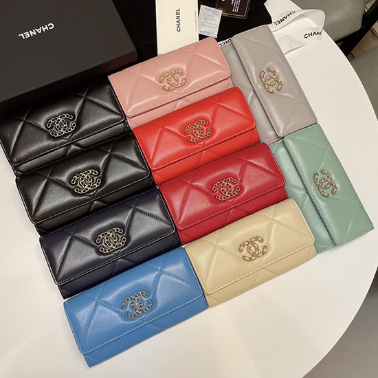 Chanel 19 Wallet AP0954