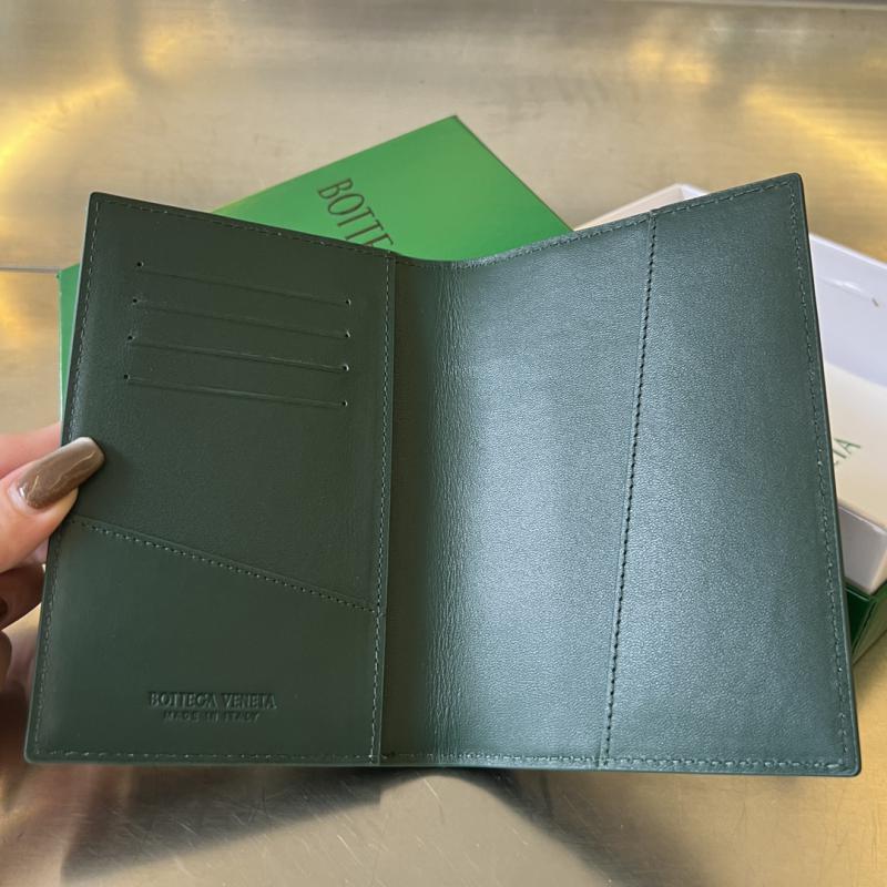 Bottega Veneta Cassette Passport Case 777046 Green