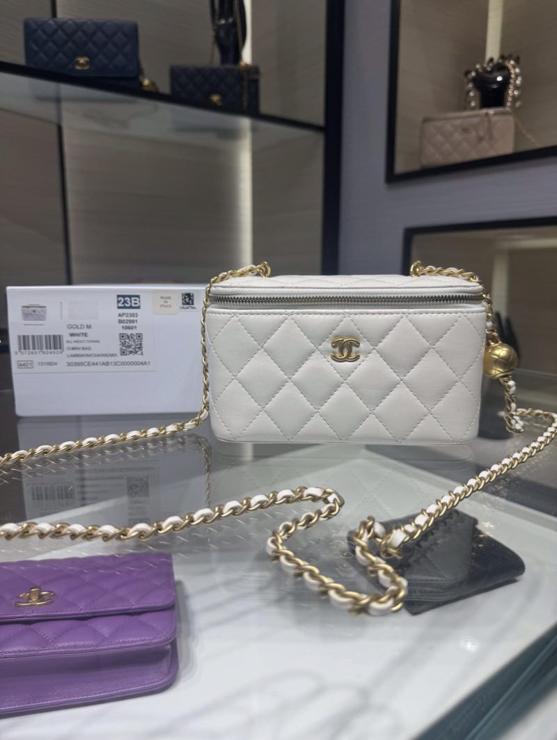 Chanel Clutch With Chain AP2303 White