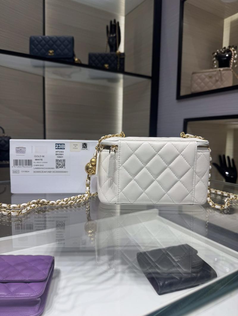 Chanel Clutch With Chain AP2303 White