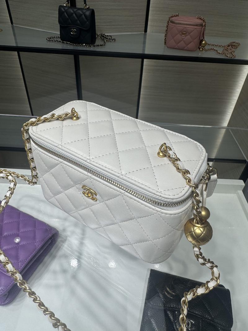 Chanel Clutch With Chain AP2303 White