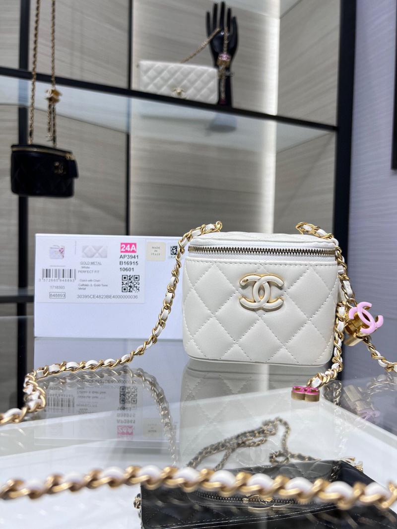 Chanel Clutch With Chain AP3941 White