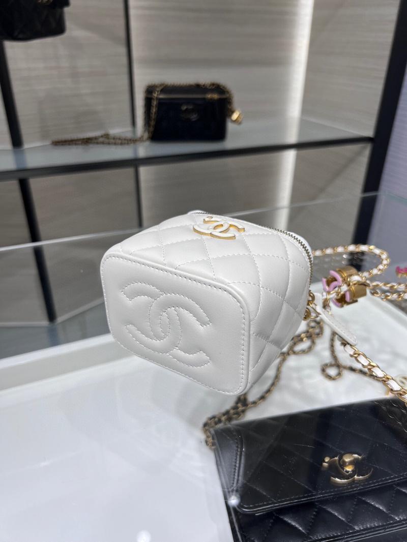 Chanel Clutch With Chain AP3941 White