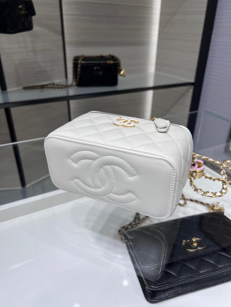 Chanel Vanity Case With Chain AP3940 White