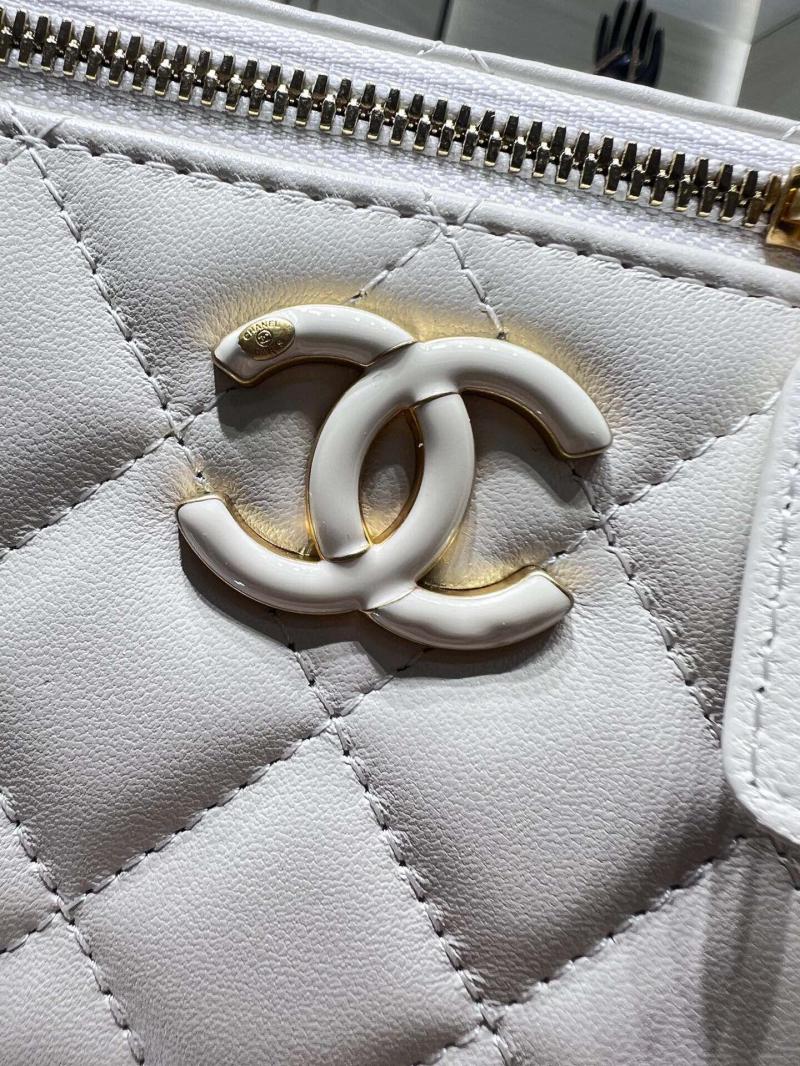 Chanel Vanity Case With Chain AP3940 White