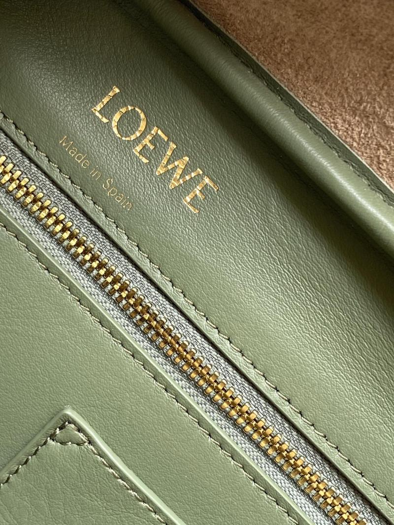 Loewe Amazona 28 Nappa Calfskin Bag L9080 Green