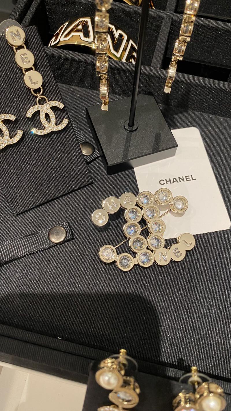 Chanel Brooch CB92601