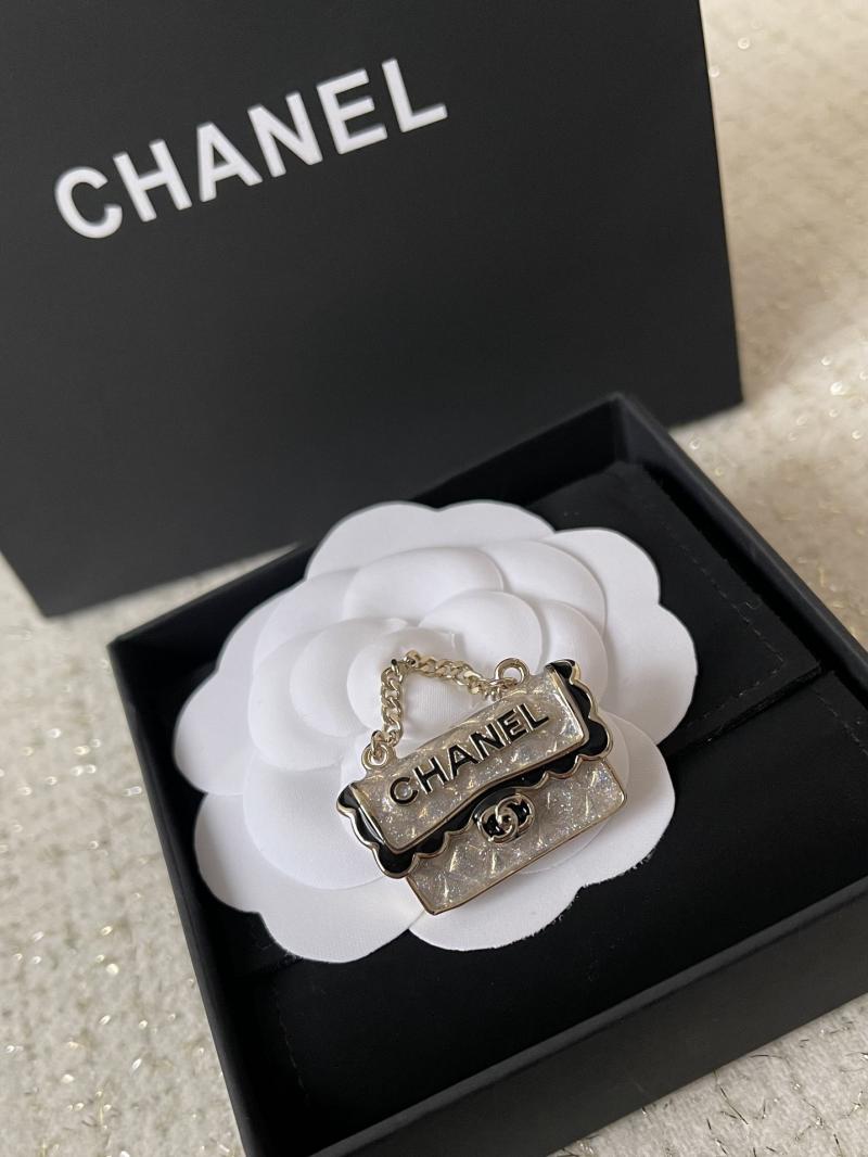 Chanel Brooch CB92604