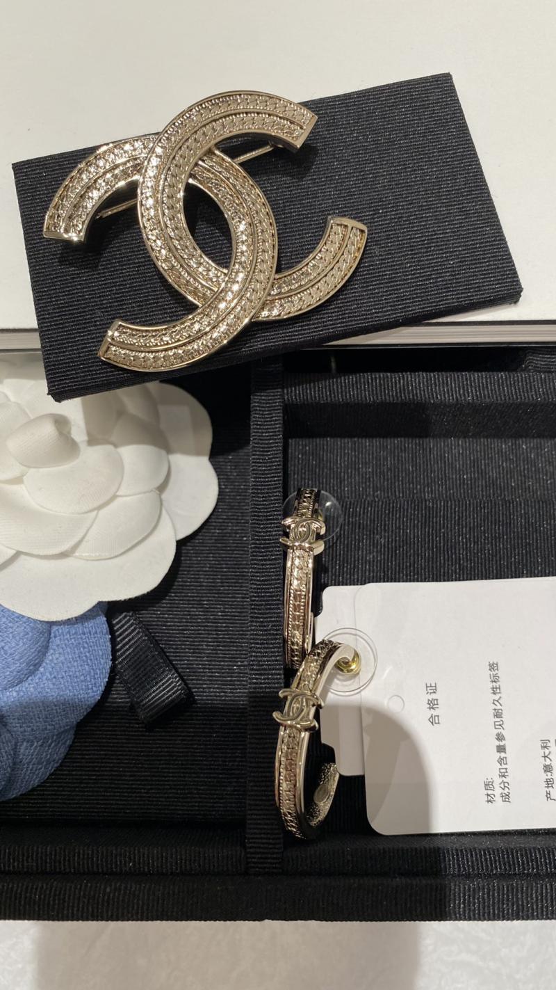 Chanel Brooch CB92605