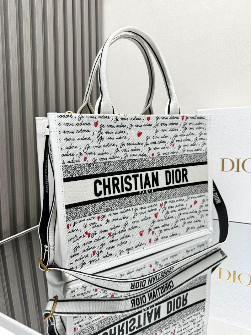 Dioramour Medium Dior Book Tote M1324