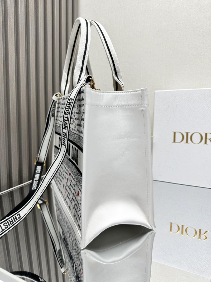 Dioramour Medium Dior Book Tote M1324