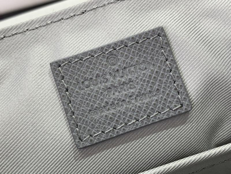 Louis Vuitton District PM Grey M30851