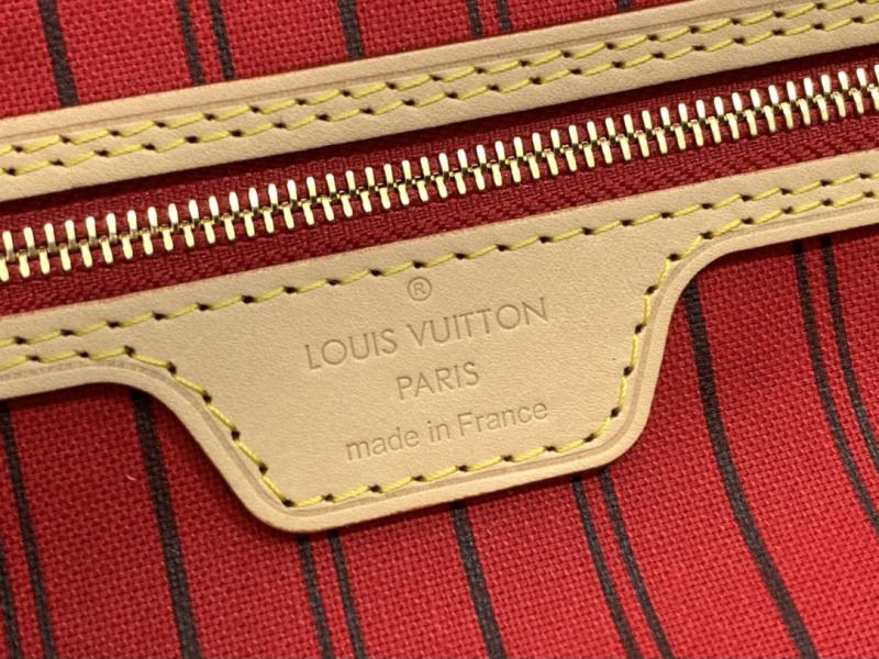 Louis Vuitton Neverfull MM with Strap M12096 Red