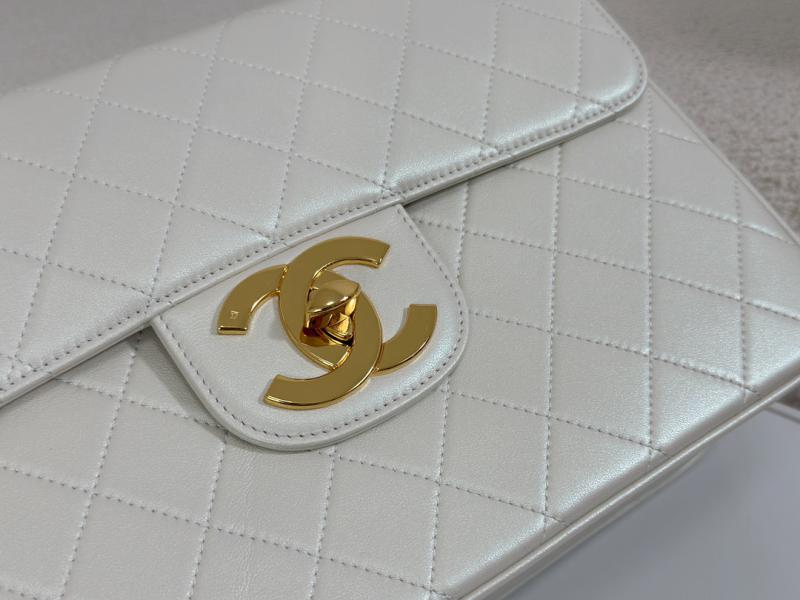 Vintage Chanel Lambskin Flap Bag A0881 Shiny White