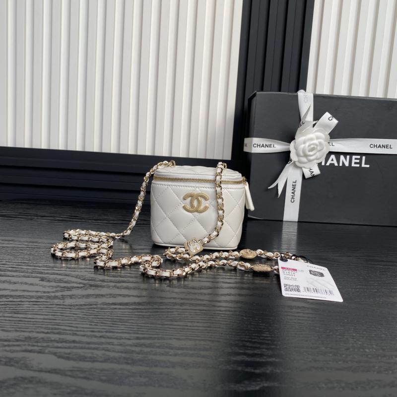 Chanel Clutch with Chain AP4302 White