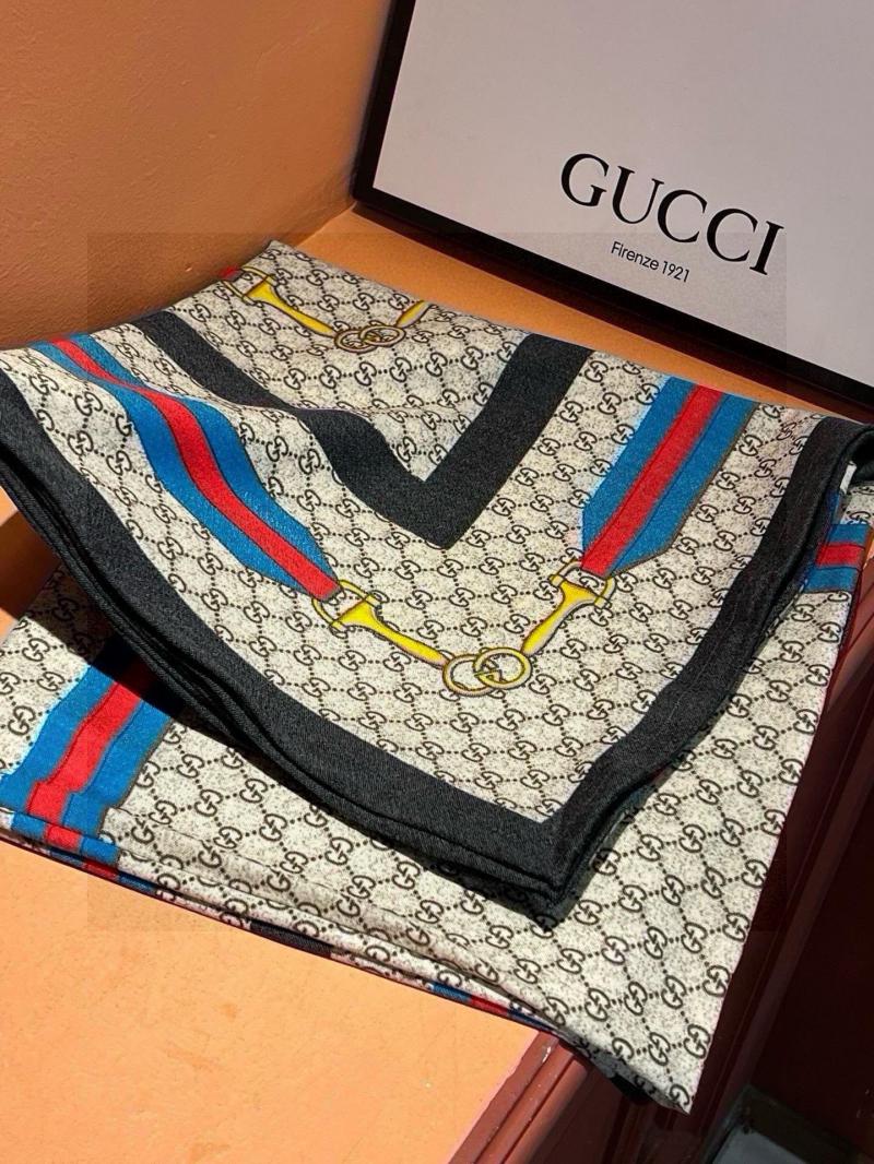 Gucci Scarf SGS92703