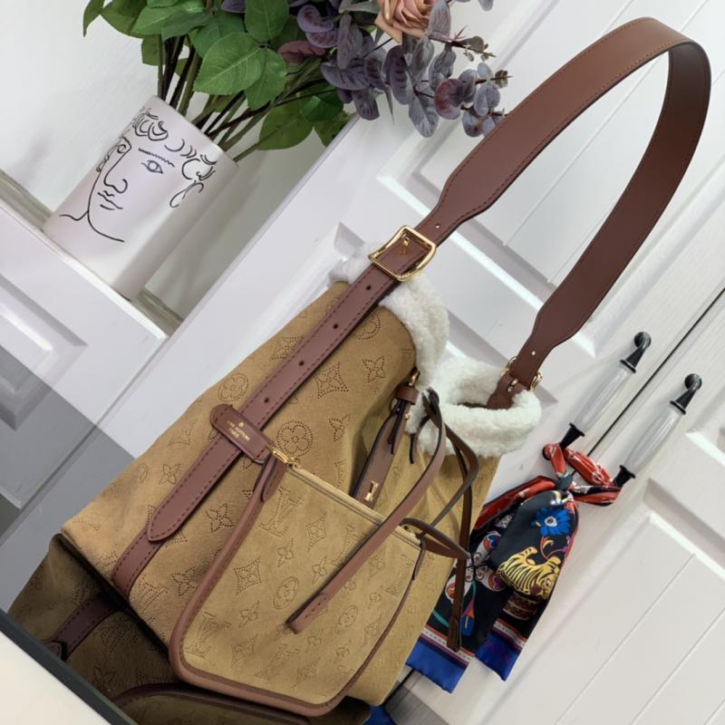 Louis Vuitton CarryAll PM M11843