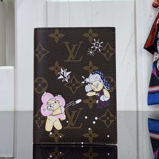 Louis Vuitton Passport Cover M12237