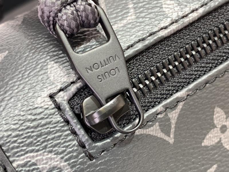 Louis Vuitton Pulse Messenger M12681